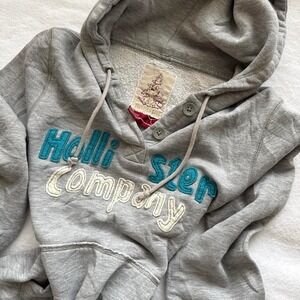 y2k hollister grey hoodie with blue accents